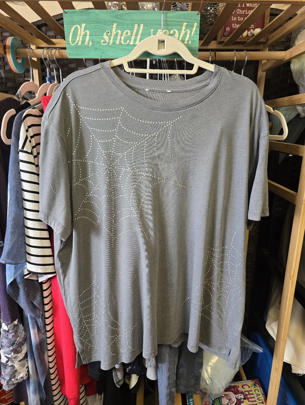 #0672 1X MAURICE'S Grey Tee w/Rhinestone Spider Webs 26.5"Ptp 27"Long